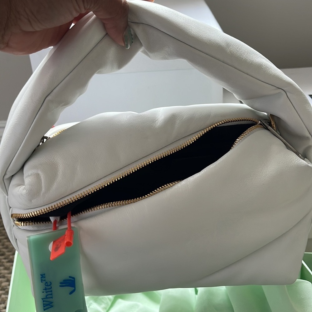 Pump Pouch Off-White Bag